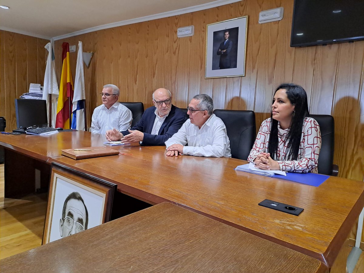 Amistoso encuentro con Claudio Garrido, Alcalde de Sarria, tierra que visitó Fidel durante su estancia en Galicia en 1992.