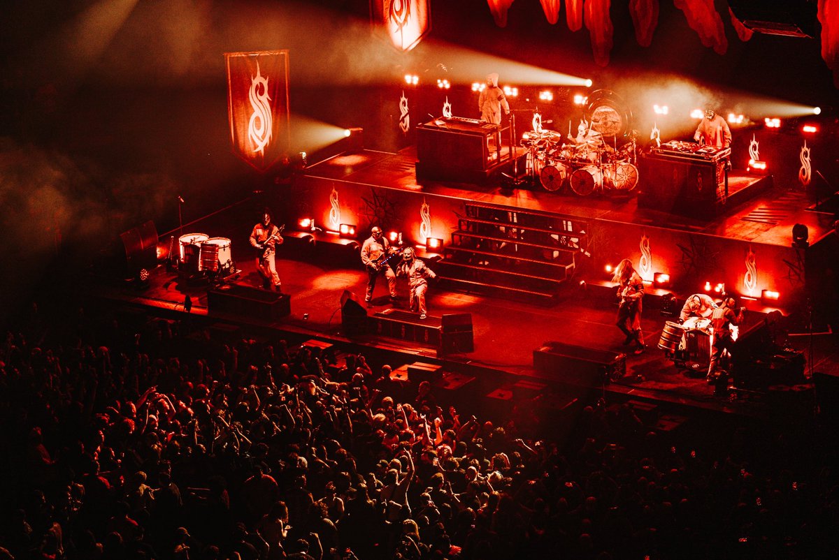 slipknot's tweet photo. “We come to you LIVE from Madison Square Garden.” Thank you, New York City. @TheGarden 

📸 @samshapiromedia https://t.co/V4R1rvD4XL