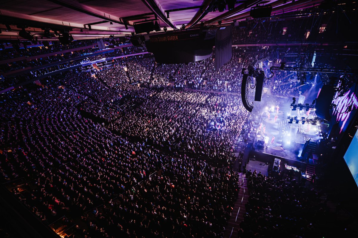 slipknot's tweet photo. “We come to you LIVE from Madison Square Garden.” Thank you, New York City. @TheGarden 

📸 @samshapiromedia https://t.co/V4R1rvD4XL