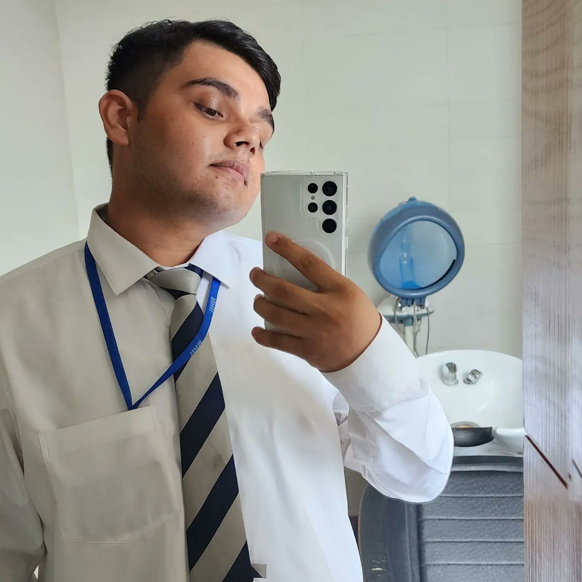 kaushal_iihm's tweet photo. We were really pleasure to visit a Wonderful Hotel 💗😇
.
.Hotel visit
.@iihmhotelschools
.#iihm #hotelvisit #iihmdelhi #iihmhotelschool https://t.co/L83jYGxXng