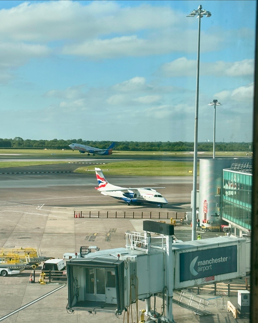 angeloedades's tweet photo. Dornier 328JET of Sun-Air of Scandinavia, painted in British Airways colours in Manchester Airport ✈️ 🇬🇧
.
.
#instaaviation #dornier #dornier328jet #sunair #britishairways #ba #j328 #dornier328 #aviation #man #manchester #bll #billund https://t.co/SYX0sEwxnn
