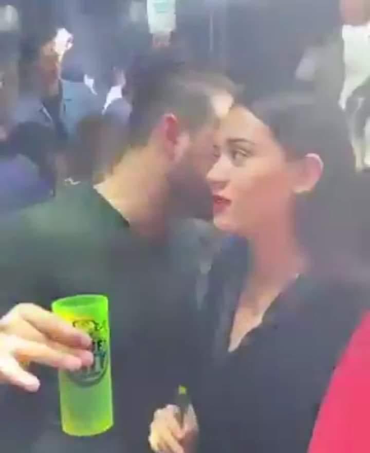 🇦🇷 Vamos a un motel
 🇧🇷 Vamos a un motel
 🇩🇪 Vamos a un motel
 🇨🇦 Vamos a un motel
 🇫🇷 Vamos a un motel
 🇪🇸 Vamos a un motel
 🇻🇳 Vamos a un motel
 🇺🇸 Vamos a un motel
 🇨🇴 Vamos a un lugar más tranquilo, donde podamos hablar mejor y que nadie nos moleste, no va a pasar nada que tú