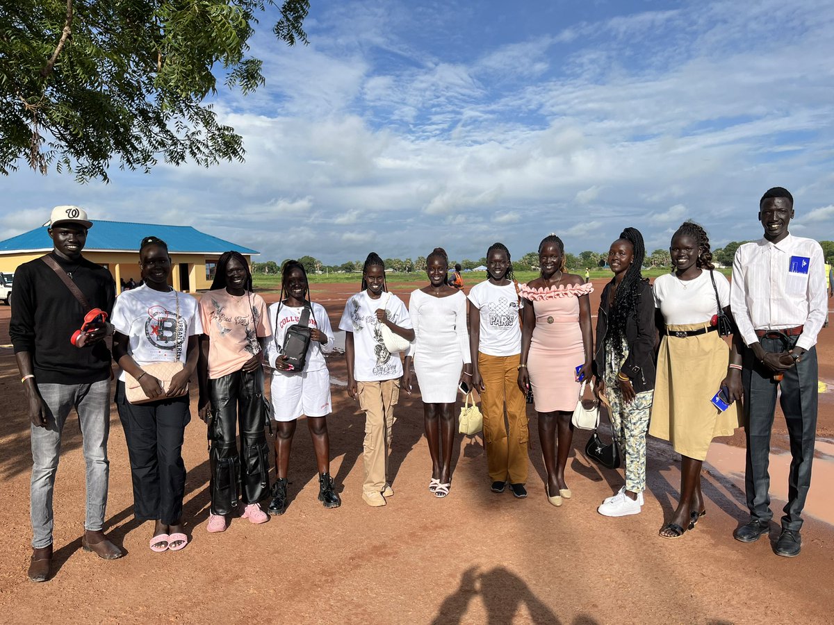 orlamtreacy's tweet image. Sorry to see them go, but wonderful too. This great gang of interns are heading off to University in Nairobi. Thanks donors ❤️🙏🏿🇸🇸