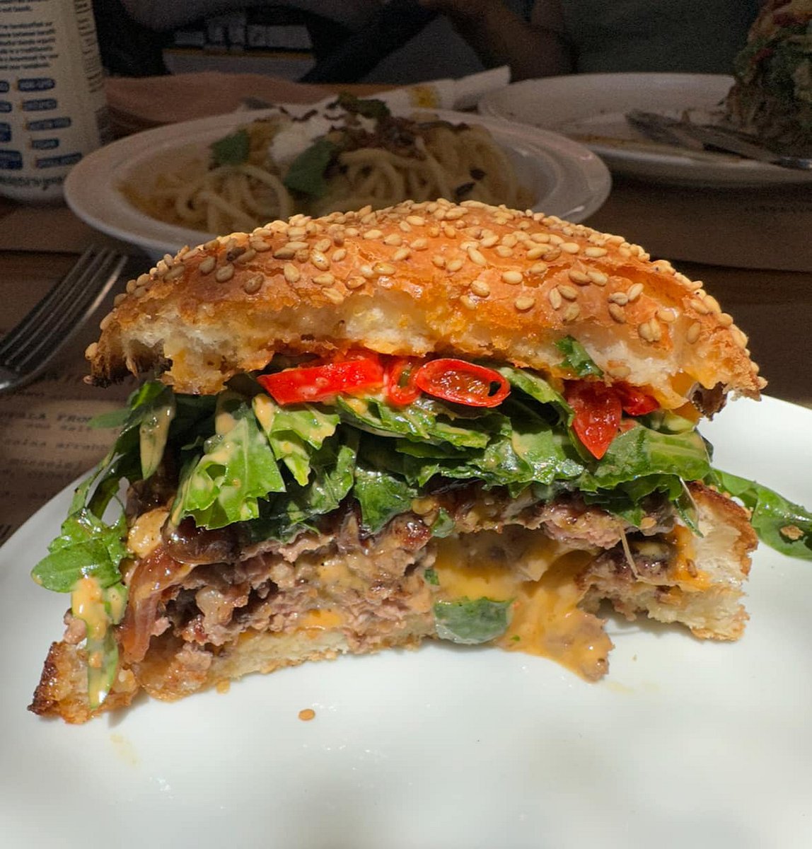 David89083011's tweet photo. Love this juicy, authentic beef burger! 🍔
#Breaksfast #HappyTuesdays https://t.co/HFPIJXVFOA