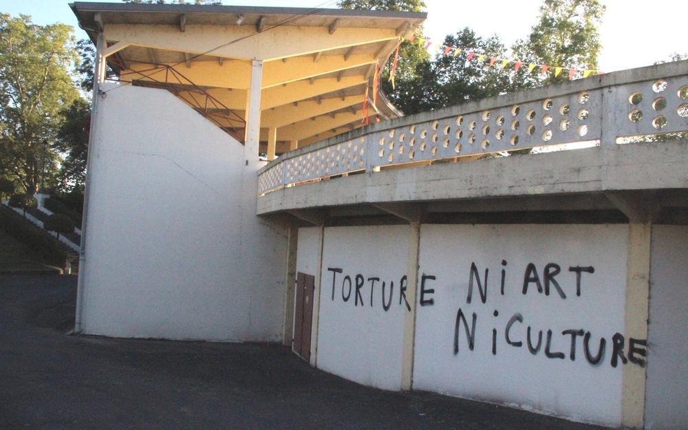Orthez, arènes du Pesqué

« Torture : ni art, ni culture »

- larepubliquedespyrenees.fr/pyrenees-atlan…