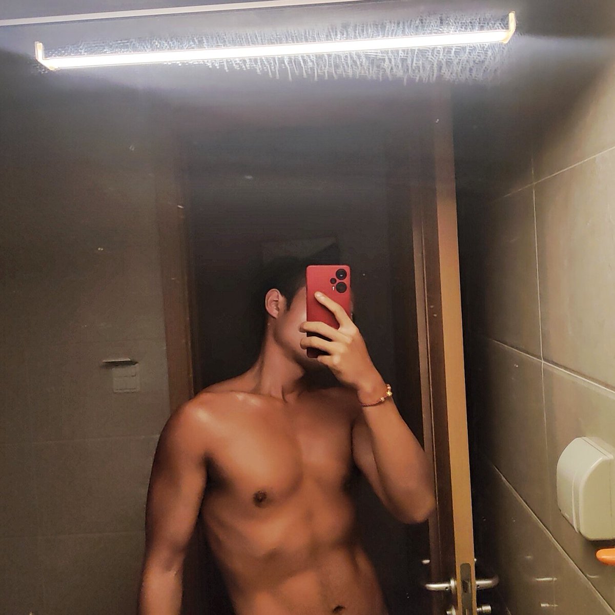 MagicMirror666's tweet photo. 悦己不悦不喜欢你的人，怎么玩都累 https://t.co/PPdxPnW7l2