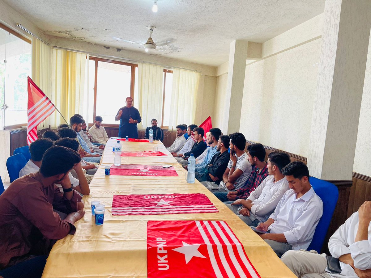 NasirKhanUKPNP's tweet photo. Degree College #Thorar #Poonch #AzadKashmir the #UKPNP student wing, #UKNSO held a grand program.Students in large number joined &amp; formed KNSO Unit.They pledged their commitment to the party's manifesto.Sardar Rashid Yousaf administered the oath to the cabinet. 
@shaukatkashmiri https://t.co/W9YYXnhQBJ