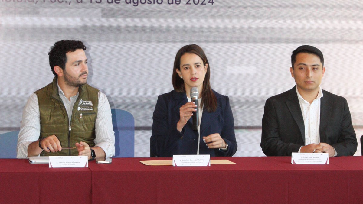CoparmexPuebla's tweet photo. @CoparmexPdtePue acompañó al secretario de @EconomiaGobPue @Milo_barrera y a Gabriela Carvajal Directora General de @EnergiaPuebla a la presentación de la tercera edición de 🔌♻️ #ElectroHack, un concurso gratuito de #Innovación que promueve la transición energética entre los estudiantes de licenciatura y maestría, para que desarrollen propuestas de solución a los retos que presenta el sector de las #EnergíasRenovables y la #Electromovilidad en #México.