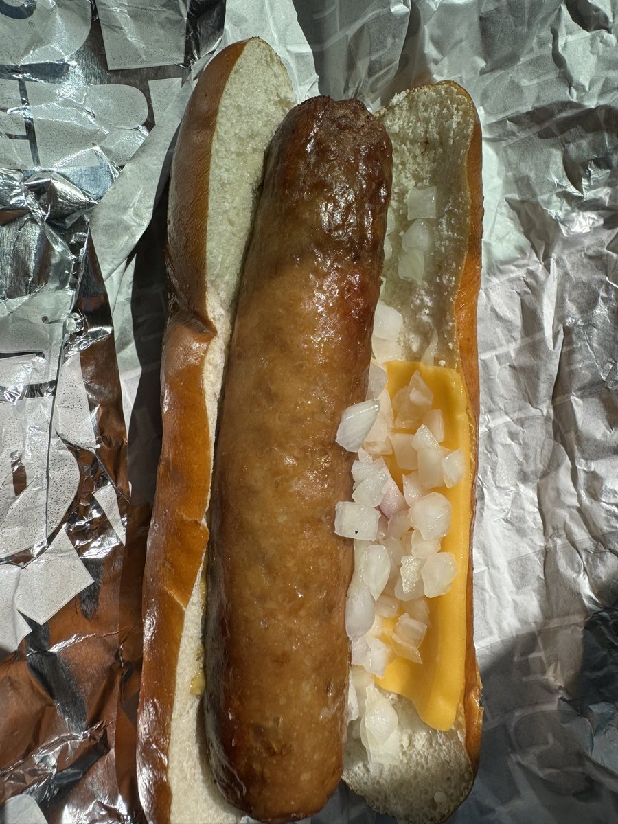 NickBEMCM's tweet photo. @sheetz i def didn’t order 1/2 cheese .. what happen to quality? 

I also paid full price for this. 😂 wtf. https://t.co/MgfEioCLF2
