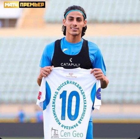 El Dinamo Makhachkala ha fichado al iraní : 

Hosseinnejadmakhalenkolay Mohammajawad Ramezan. Así queda su nombre en la camiseta.

HISTÓRICO 😂😂😂😂
