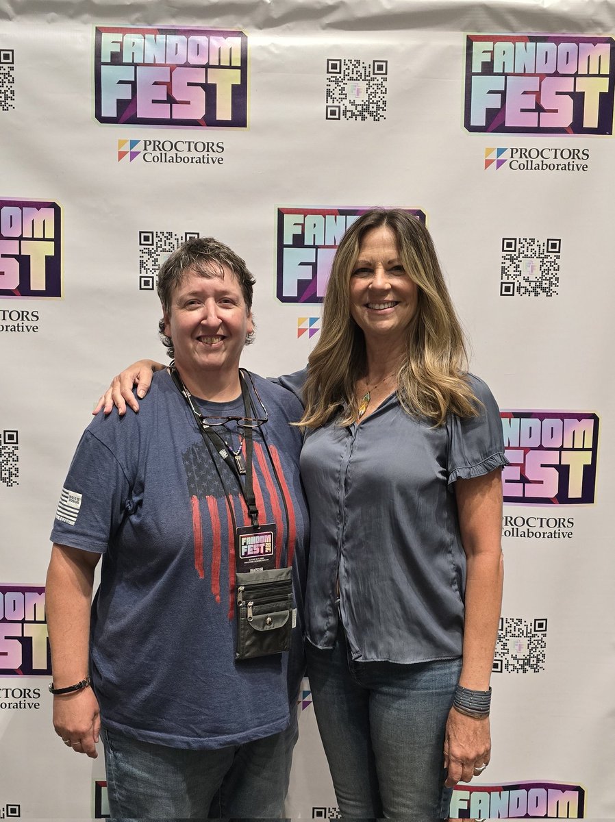 ringleader1010's tweet photo. Had the pleasure to meet #MoCollins from #FearTWD at #FandomFest this past weekend. What a wonderful spirit! Enjoyed the panel immensely and our conversation about small theater here in Vermont. https://t.co/17luA7tmhL