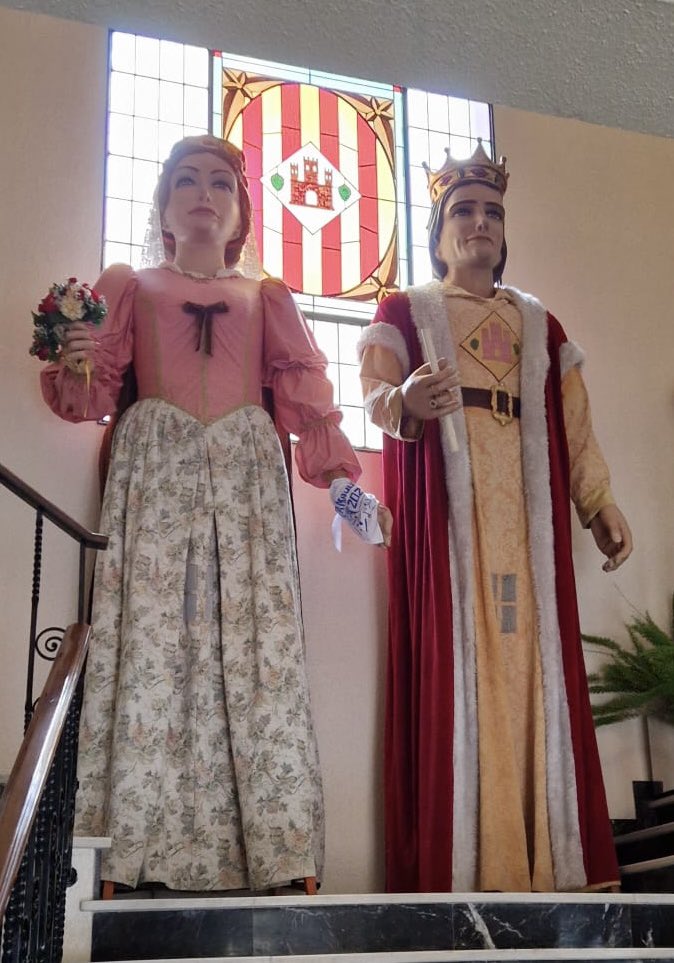 joanmunozbdv's tweet photo. 🟣 CAT/
Celebrem 40 anys d'en Sebastià i na Clotilde, els nostres gegants! 🎉 Des de 1984, han portat el nom de la nostra ciutat arreu del món, ballant i unint barberencs i barberenques. Gràcies per 40 anys de tradició i cultura! https://t.co/F0Pfb5qyBw