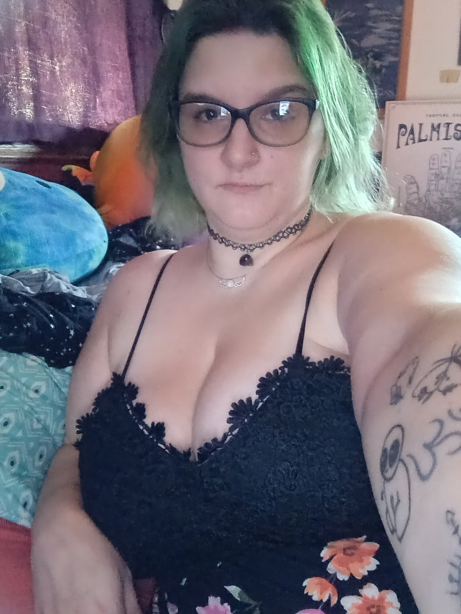 2589Elora's tweet photo. The decision to wear this dress without a bra... 🤌🏻#OF #ofgirl #OnlyFans #onlyfansgirl #bbw #followme  #linkinbio #bbwlove #girlswithglasses #thickthighssavelives #curvysexy #curvygirl https://t.co/yDVSsFy8DM