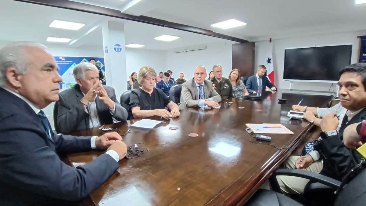 Rolinarest's tweet photo. Recibí la visita del gobernador de Missouri de Estados Unidos, Mike Parson, interesado en conocer sobre el sector agropecuario panameño y crear alianzas de cooperación, que fortalezcan las relaciones comerciales entre ambos países. 
#ConPasoFirme https://t.co/5C69haP7Pr