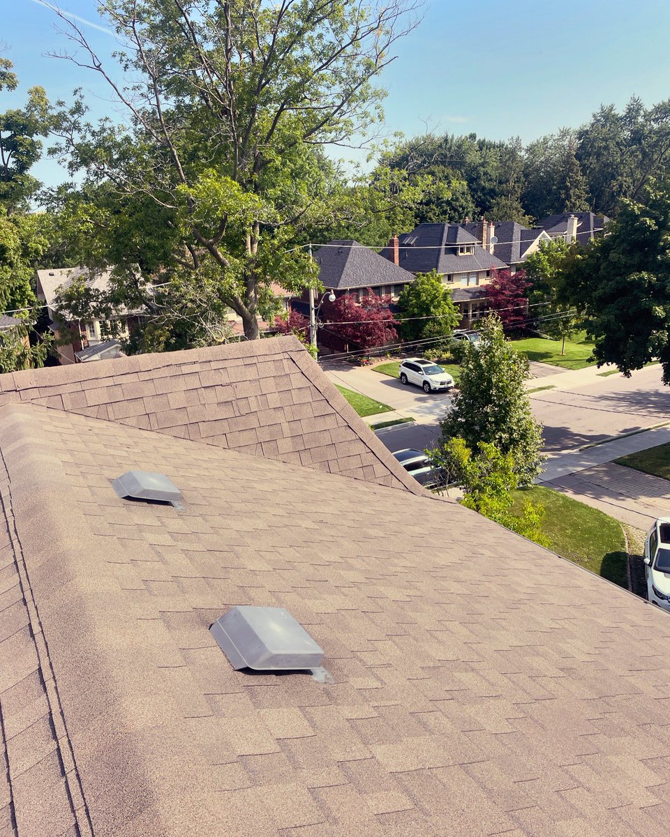 luso_roofing's tweet photo. Every Roof Needs a Little Bit of Love from time to time!
π§βπ» https://t.co/PI4ZklgYMt
π² 647.866-6213
π§ info@LusoRoofing.com
#roofingitright #roofingcontractor #construction #toronto
#roofmaintenance
#roofing #roofingtoronto #torontoroofing #roofinspection #roofrepairs https://t.co/VJtyS3SzrK