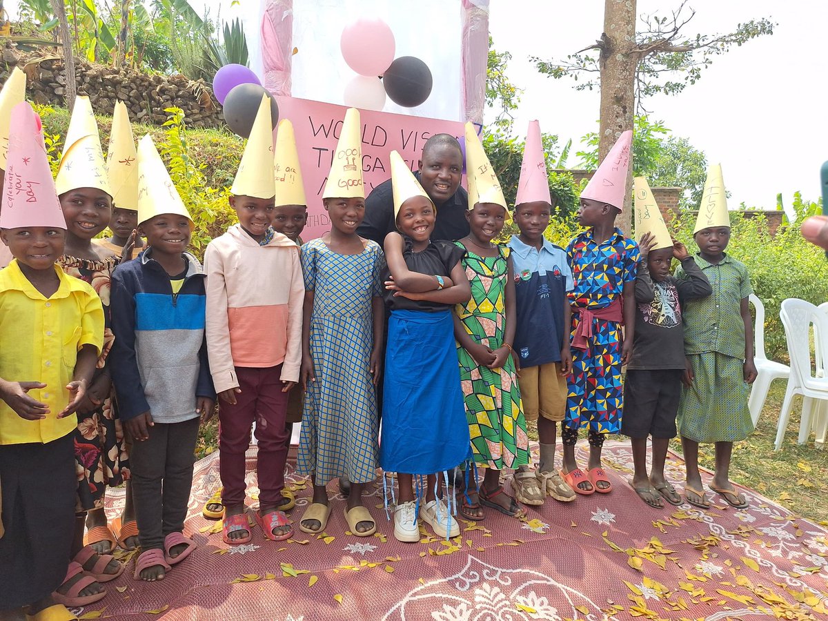 NgororeroDistr's tweet photo. Mu murenge wa #Matyazo habaye igikorwa cyo kwizihiza isabukuru y'amavuko y'abana 142 bo mu miryango itishoboye bafashwa na @WorldVision (Tunga cluster)
Bahawe matelas n'ibikoresho bitandukanye by'ishuli bakorerwa n’ubusabane.@RwandaWest
@DushimimanaL
@Uwambajemariya6 @cnkusi20 https://t.co/Zxv9b1f2JU