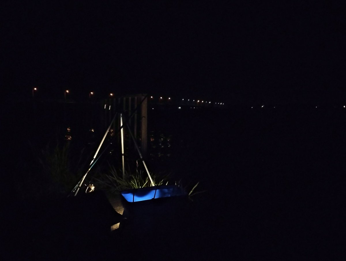 doinichan's tweet photo. 霞ヶ浦で夜釣りなう。
流星が凄いです。
涼しくていいね。 https://t.co/57rTDZPCCp
