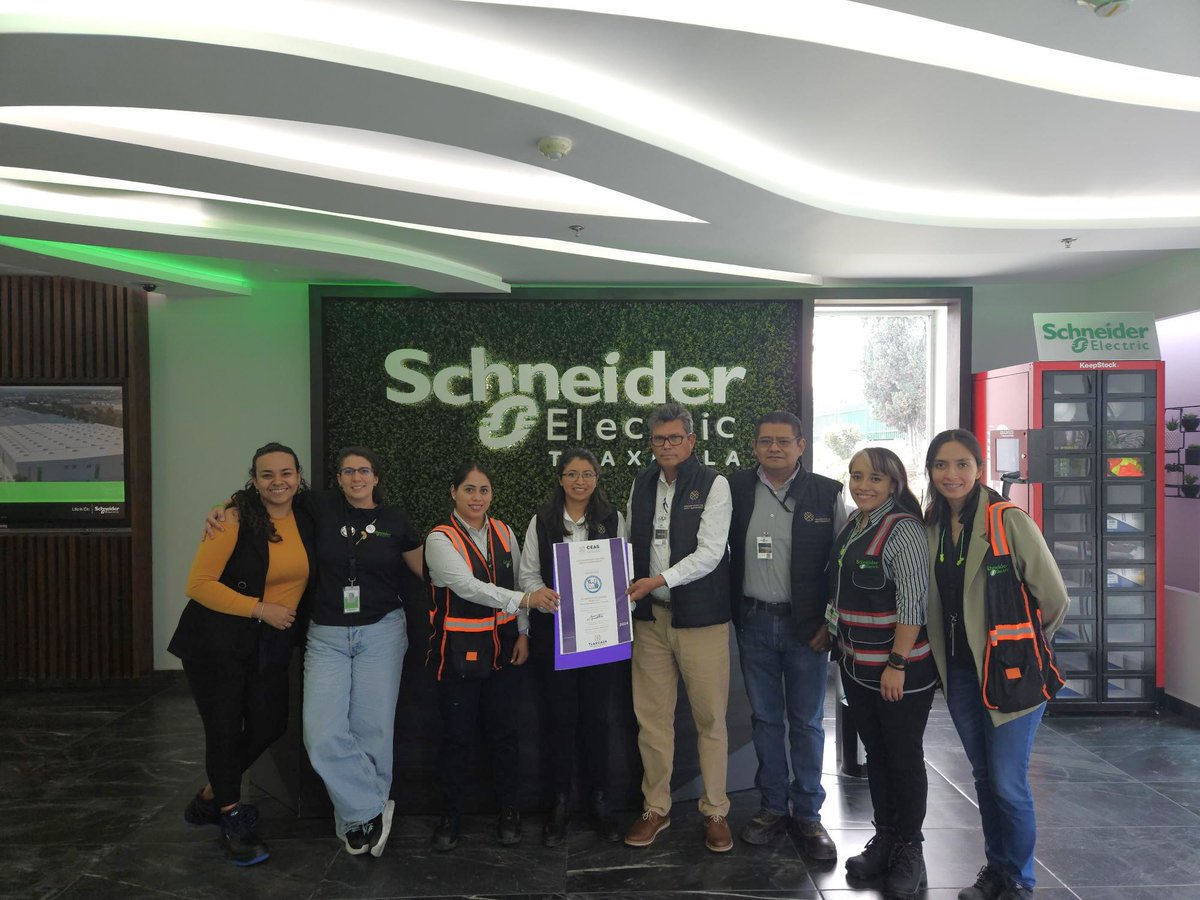 CEASTlaxcala's tweet photo. 🎉🌊 ¡Schneider Industrial Tlaxcala recibe el Distintivo "Empresas e Industrias Comprometidas con el Cuidado del Agua"! Nos enorgullece reconocer su compromiso con el uso eficiente y sostenible del agua. 💧

#UnaNuevaHistoria #CulturaDelAgua #CEASTlaxcala #Tlaxcala https://t.co/au7eJPuew5