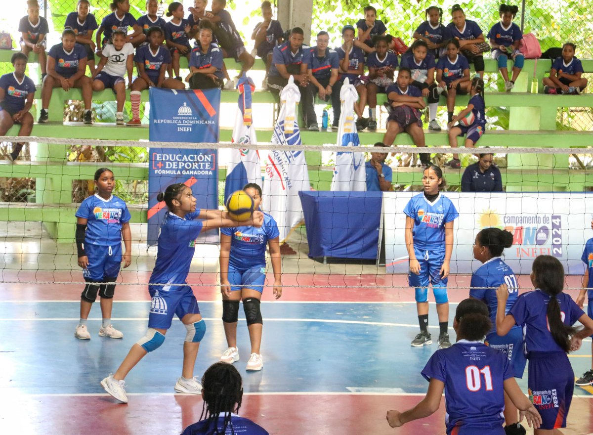 Con la presencia de la destacada voleibolista <a href="/MAMBRU17/">GINA MAMBRU OLY</a> iniciamos hoy el 𝙁𝙚𝙨𝙩𝙞𝙫𝙖𝙡 𝙙𝙚 𝙈𝙞𝙣𝙞 𝙑𝙤𝙡𝙚𝙞𝙗𝙤𝙡, con el objetivo de introducir a las niñas en las habilidades básicas de esta disciplina, mientras mejoran su coordinación motriz, equilibrio y agilidad.