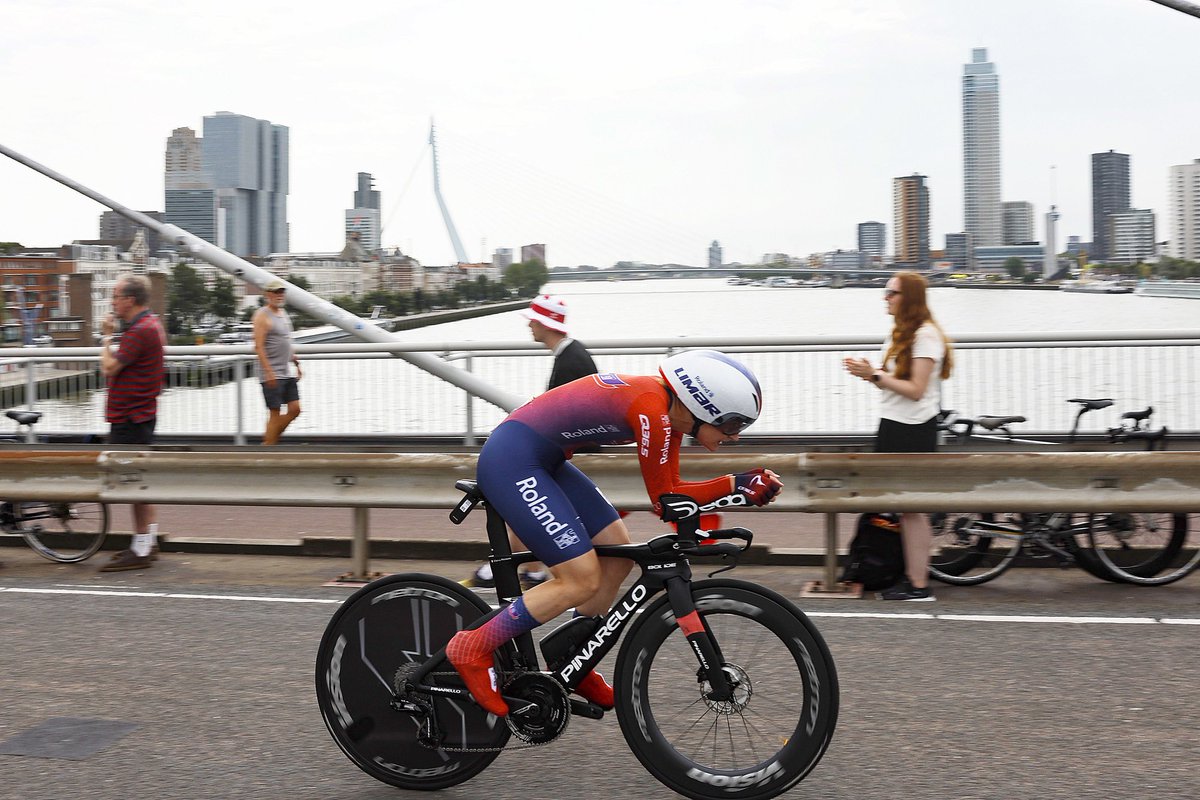 RolandCycling's tweet photo. A very intense day in @LeTourFemmes 🟡

In the first stage of the day @M_ColesLyster achieved a great 8th place in the bunch sprint 👏🏻 In the afternoon time trial, @elena_pirrone finished 18th and made it into the top20. 

📸 @SprintCycling https://t.co/dgwLXLPd2Z