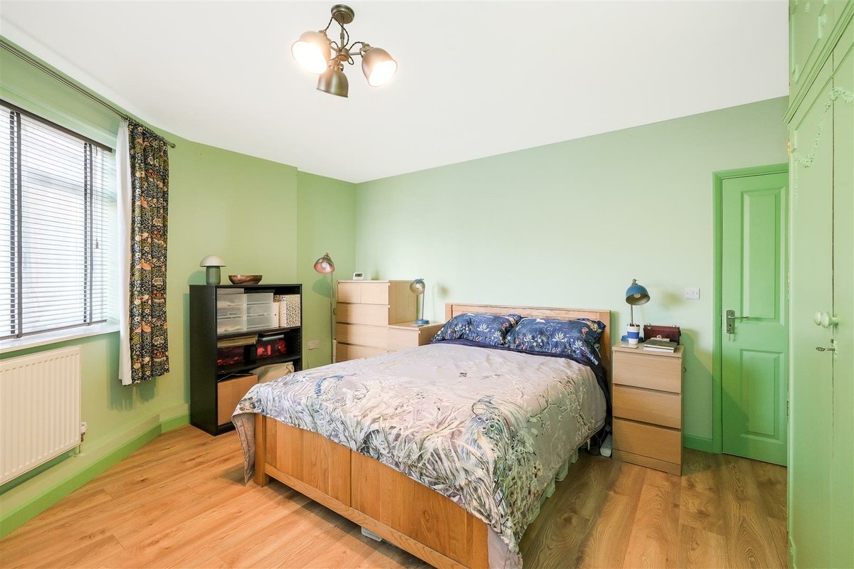 STRUAN HOUSE, #WANSTEAD

2 bedroom, 1 bathroom apartment for sale: £440,000

A ground floor apartment in a small, purpose built development in the heart of Wanstead, offering a kitchen/breakfast room, share of freehold and garage en-bloc.

pettyson.co.uk/property-for-s…