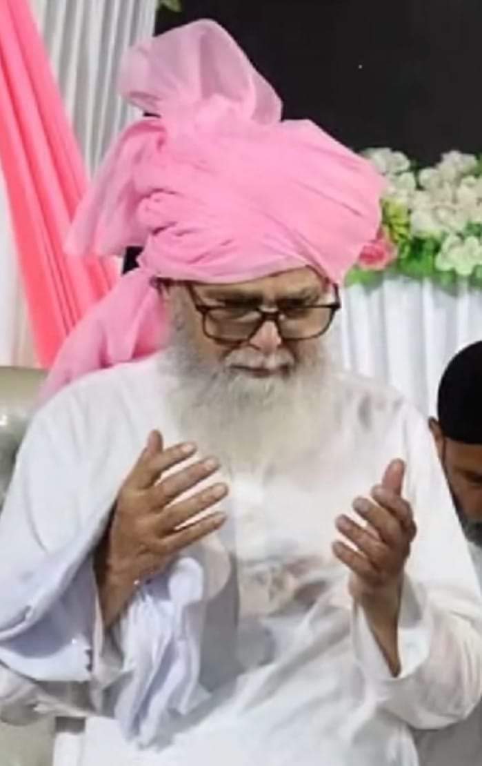 hafezriyaz_16's tweet photo. انا للہ وانا الیہ راجعون
Ahle Sunnat Ki Azeem Shakhsiyat Qibla Hazrat Syed Dadabapu Qadri Fatmi (Sawarkundla-Gujarat) Ka Kuchh Waqt Pahle Wisal-e-Pur Malal Ho Gaya,

Allah Unke Darjaat Ko Khub Khub Bulandi Ata Farmaye, Jannatul-Firdaus Men Aala Maqam Ata Farmaye. https://t.co/vK4M4rvYxe