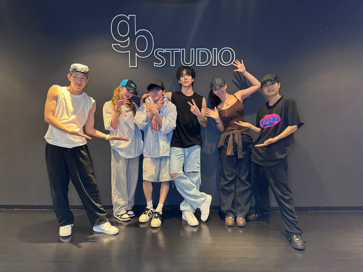 _gpSTUDIO_'s tweet photo. ONEPACTの종우さん、예담さん が
@_gpSTUDIO_ に遊びにきてくれました🥹🩵!!
놀러와주셔서 너무너무 감사합니다🙂↕️✨🔥
화이팅!!!❤️🔥
#ONEPACT #원팩트
#gpSTUDIO #GREW #GREW_gp
#teamgp #gp안무팀 #gpCREW #gp♾️ https://t.co/Fv620oMO5y