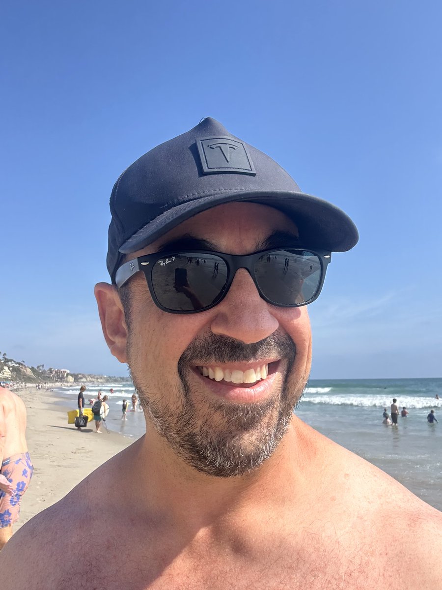 imPenny2x's tweet photo. Hello friends, I’m 43 a years old software engineer and I have 3 daughters.

I love America, because I value freedom, and merit.

I care about the future of this country, because I want my daughters to enjoy the same incredible opportunities that I was blessed with by my parents and this incredible republic.

I will never vote for any presidential candidate who demonizes our most successful, innovative and freedom loving business people. I will never vote for a candidate who openly wishes to attack my freedom to speak.