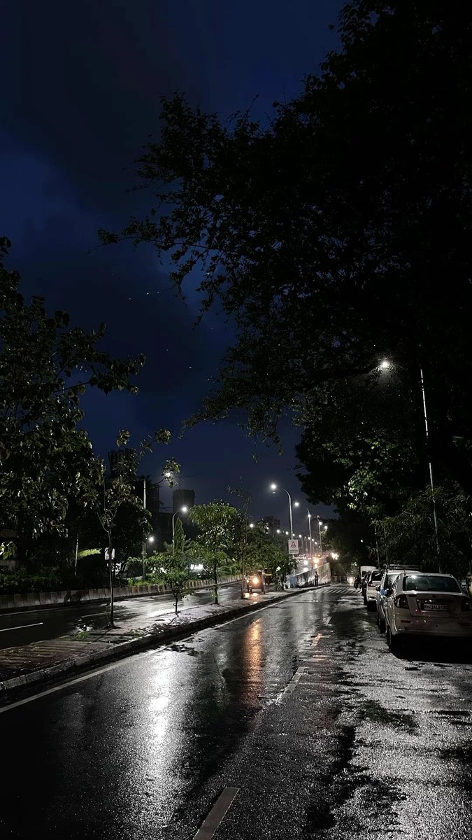 iLordOmar's tweet photo. i love the street after rain https://t.co/ZxbFKIfr6w