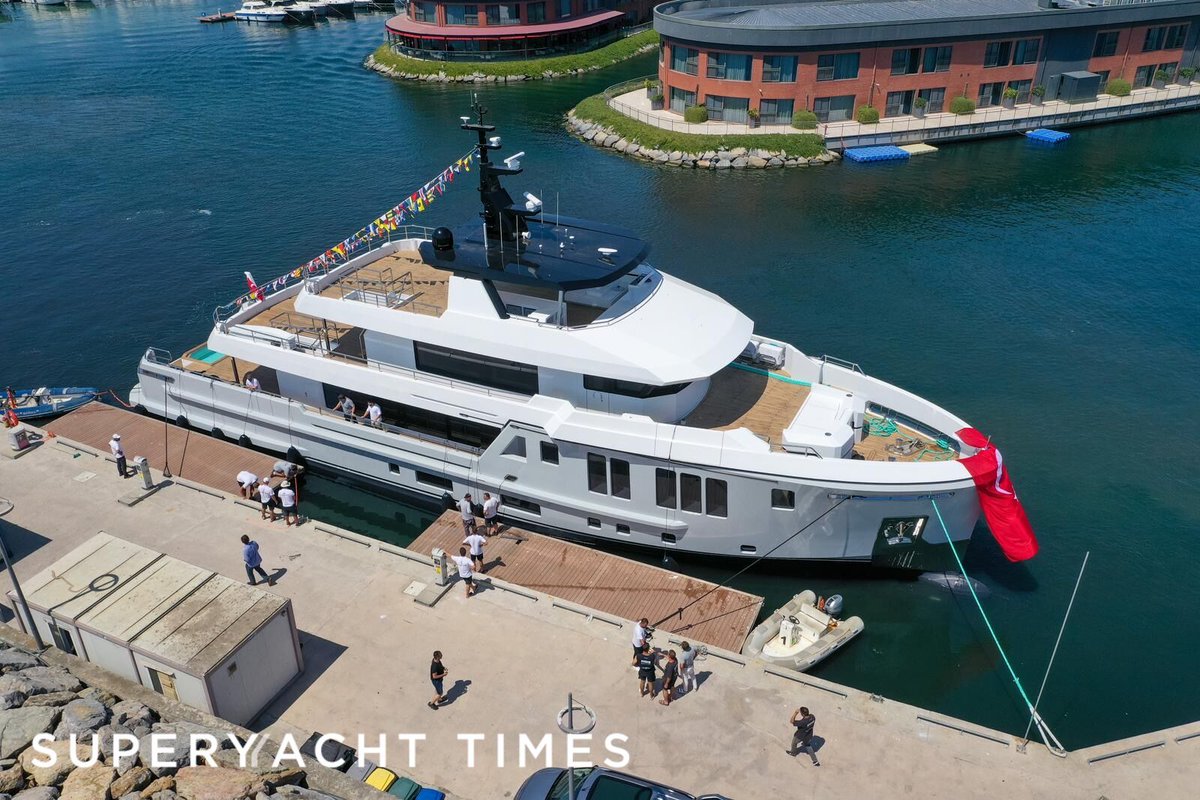 sytreports's tweet photo. 🚀 LAUNCH: ART Shipyard launches 35m explorer yacht Bee

She features exterior design and naval architecture both penned by #HydroTec, as well as interior styling created by Michele Dragoni of #DragoniDesignLab.

👀 See all the images here: https://t.co/mVdop04ZlC
#yachtlaunch #BEEYacht #ARTShipyard