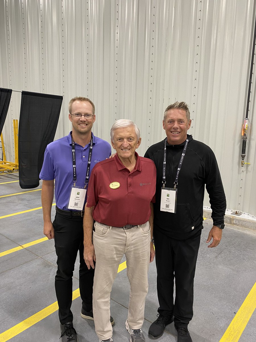 937TheTicket's tweet photo. Guess who?!!👀

@937JakeSorensen and @Coach_BillBusch met THE Sonny Beck at Becknology Days!😱

@BecksHybrids in Goehner, NE! 🌱 https://t.co/QTPwTeTN5j