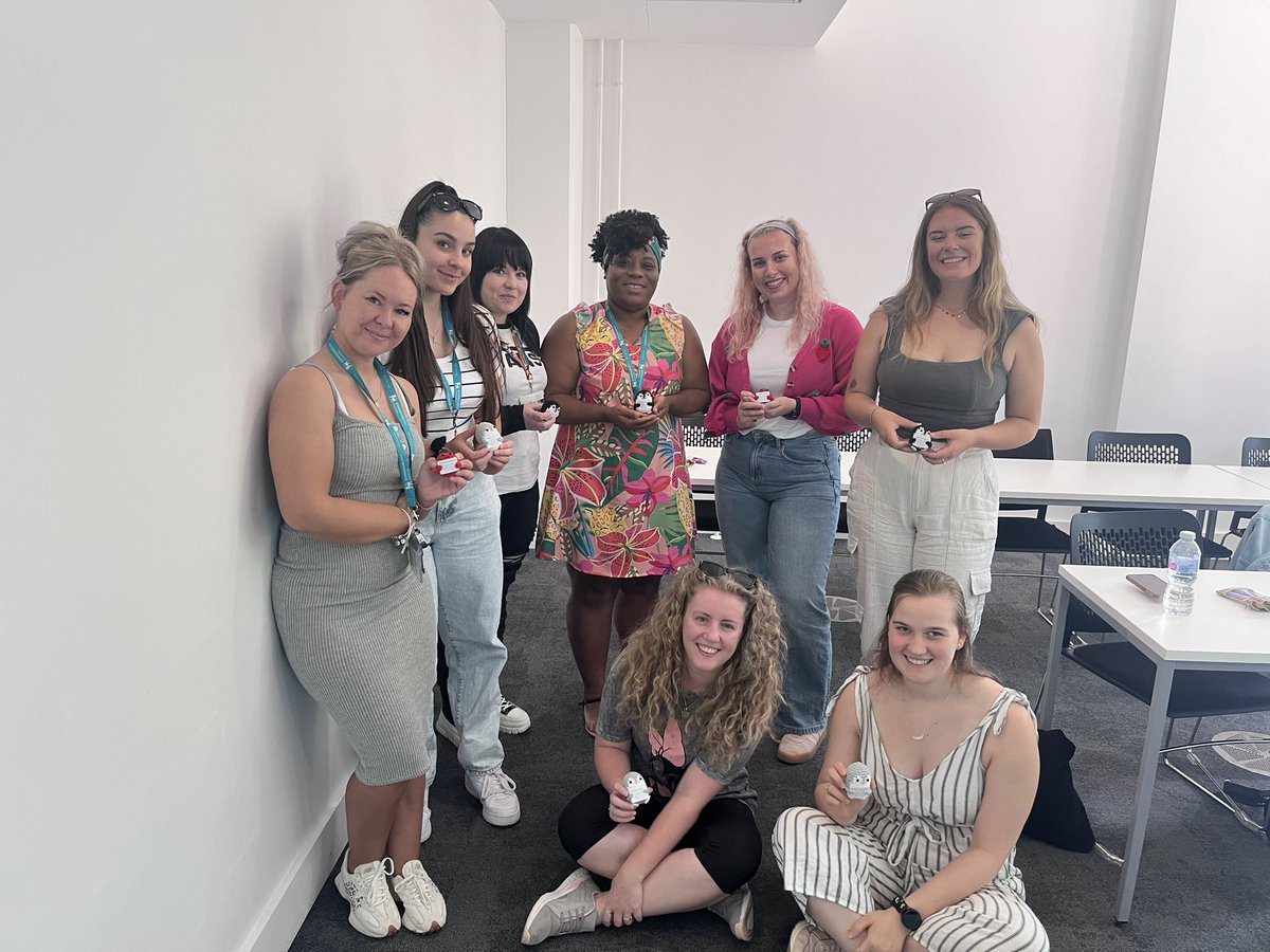 Helenski17's tweet photo. Had the BEST time today seeing some of 0920 MSci learners at their Nearly Qualified day.
First cohort qualifying as Dual Field Nurses :)
So proud of each and everyone one of the cohort!!!
#LoveMyJob #WellDone #DualField #NursingStudent #NQN #YouDidIt #MSciNursing https://t.co/BA4BndmATp