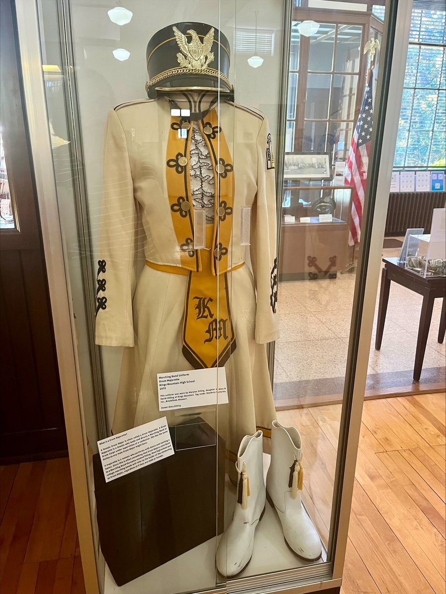 KMHMuseum's tweet photo. Marching Band Uniform
Drum Majorette
Kings Mountain High School
1970
This uniform was worn by Marylee Dilling, daughter of Mary &amp; David Dilling of Kings Mountain. Tag reads: Stanbury Uniforms, Inc., Brookfield, Missouri.
Donor: Mary Dilling https://t.co/Ui1psf010b
