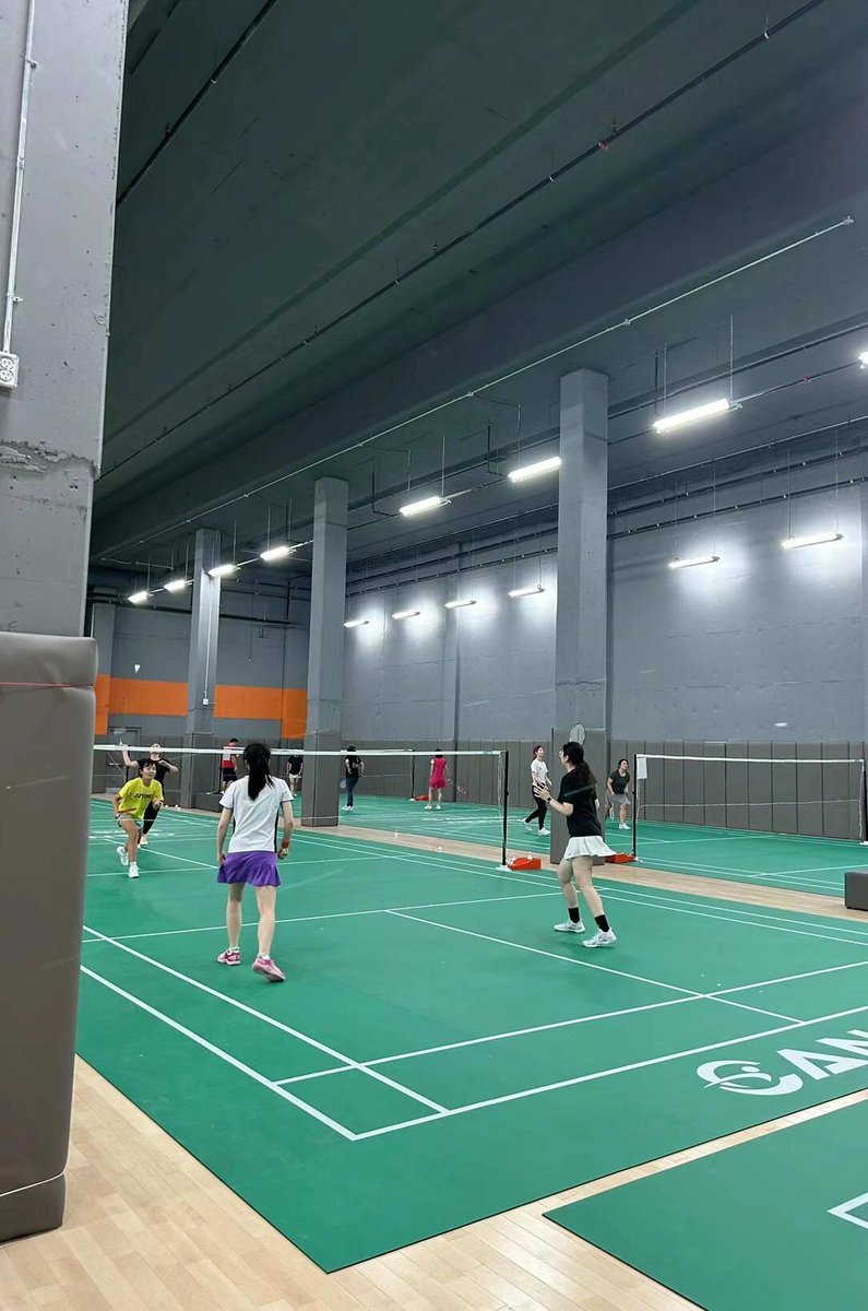 At the badminton court, sweat and laughter interweave, and every swing is a release of passion. The ball carries happiness and draws beautiful arcs. This is my daily life playing badminton🏸🏸🏸