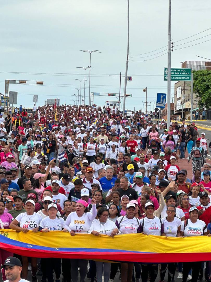 amarcanopsuv's tweet photo. Ciudad Guayana se llenó de energía con nuestro trote cívico-militar por una misma causa: Garantizar la paz, la salud, el buen vivir y celebrando a uno de los más grandes líderes de la revolución, el Comandante Fidel Castro. Somos alegría somos gente de PAZ . https://t.co/NeFLtmVzpu