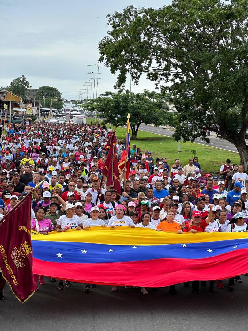 amarcanopsuv's tweet photo. Ciudad Guayana se llenó de energía con nuestro trote cívico-militar por una misma causa: Garantizar la paz, la salud, el buen vivir y celebrando a uno de los más grandes líderes de la revolución, el Comandante Fidel Castro. Somos alegría somos gente de PAZ . https://t.co/NeFLtmVzpu