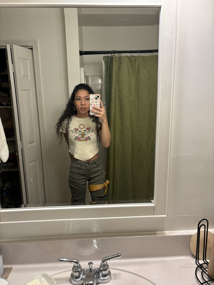 meidussa's tweet photo. Just bad asf😌 https://t.co/R4SCe6cUaw