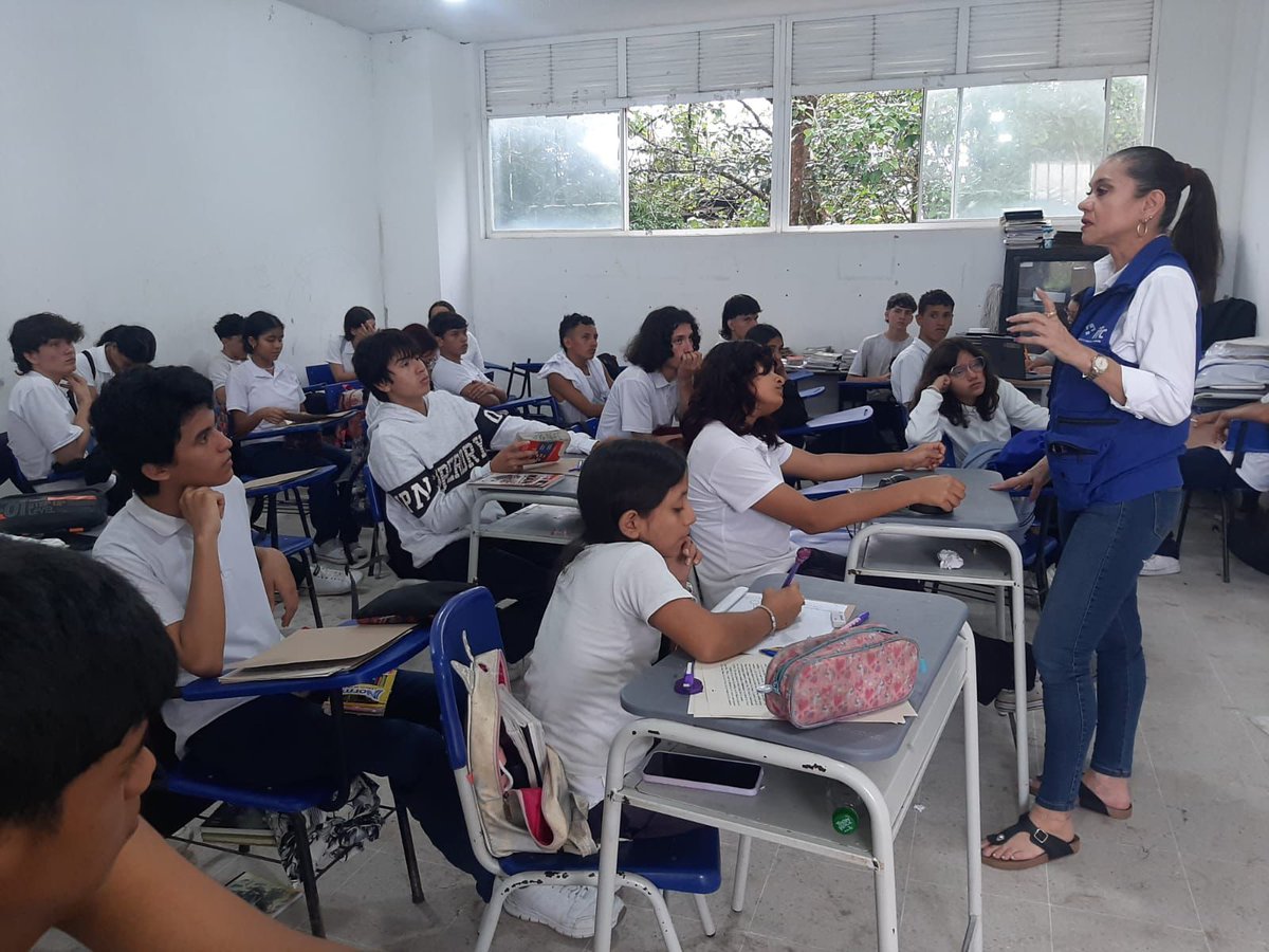 IFC_Casanare's tweet photo. En los colegios,Técnico Diversificado y Normal Superior de Monterrey, l@s profesionales de Crédito del IFC, Consuelo Cely, Betsy Munar, Sandra Rozo, y de Cartera Sebastián Soler socializaron #Hoy los beneficios del Crédito #FESCA a estudiantes y docentes. https://t.co/zO1QtxpExZ