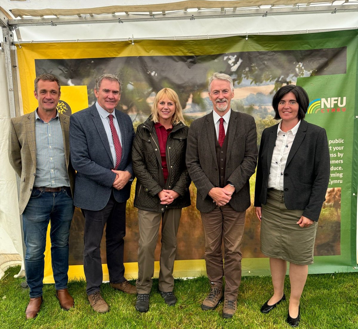 NFUCymru's tweet photo. We had a busy day of meetings today with @WGRural, @RhunapIorwerth @LlyrGruffydd @llinos_medi and Carolyn Thomas. Good to discuss key issues like SFS, water quality regulations and TB, with members in the area.

Diolch i'r gwleidyddion wnaeth ymweld â ni heddiw yn Sioe Môn. https://t.co/x38kHTdSQ1
