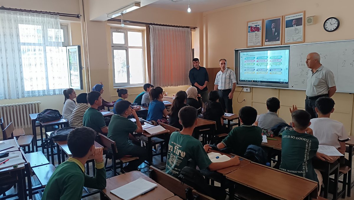 "İlçemiz Şehit Kaymakam Ersin Ateş Ortaokulunda  DYK kapsamında açılan yaz dönemi kursunda görevli öğretmen ve kursa katılan öğrencilerimizi ziyaret ettim. Sınavlara hazırlık sürecinde papılması gerekenler hakında  paylaşımda bulundum.
 <a href="/bingolmem/">Bingöl MEM</a> <a href="/MustafaOzel66/">Mustafa Özel</a> <a href="/skersinates/">Şehit Kaymakam Ersin Ateş İO/OO</a>