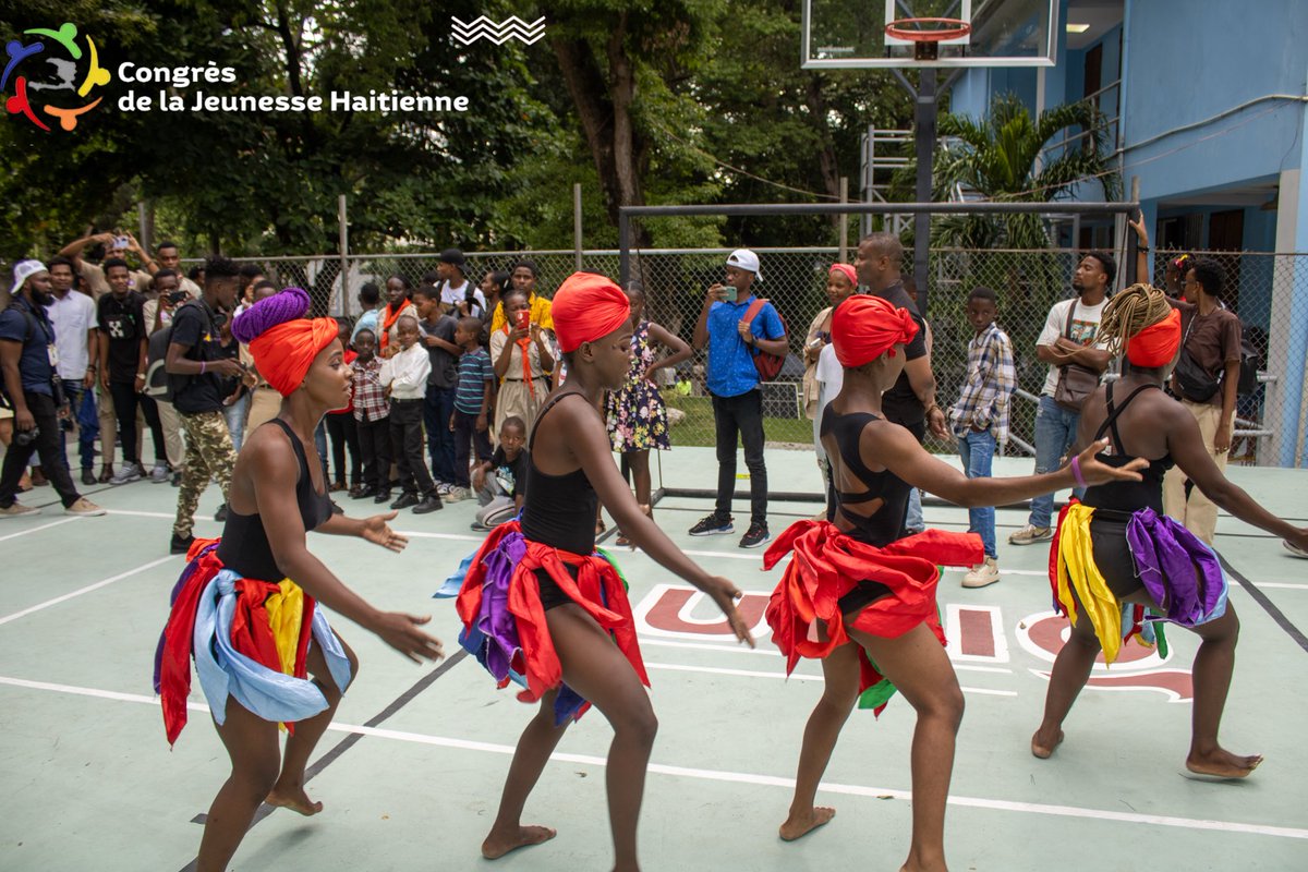coachbenbens's tweet photo. Congrès de la Jeunesse Haïtienne. 
Expo Jèn

Chorégraphie admirable  proposée par Bagèt Sant Dans Ayiti. Le talent de ces jeunes dames et leurs costumes ont attiré l’attention du public

#CongrèsDeLaJeunesse
#ExpoJèn https://t.co/2vJeGHCW47