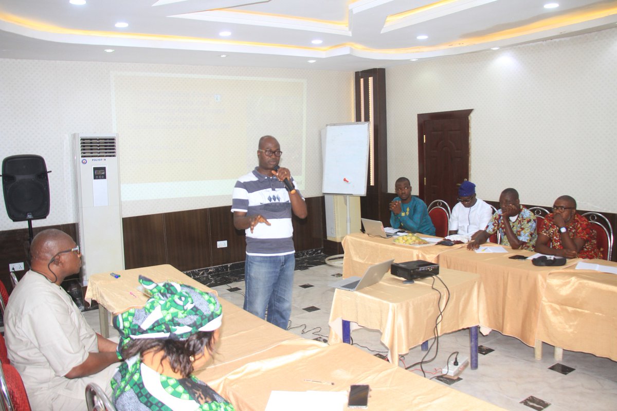 Solidaridad_wa's tweet image. Solidaridad has conducted a training workshop for 31 community leaders, government officials, and community facilitators on deforestation-free oil palm production, under #NISCOPS in Nigeria, equipping participants with knowledge on forestry regulations and more.