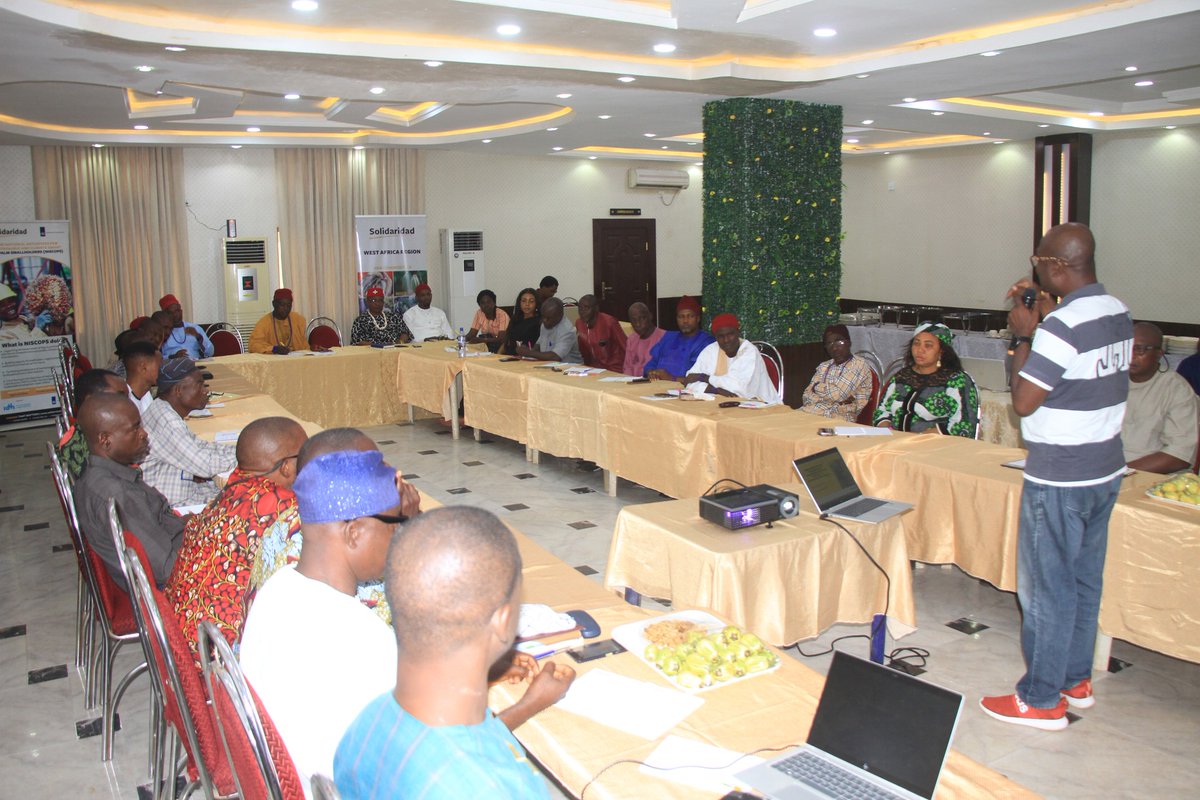 Solidaridad_wa's tweet image. Solidaridad has conducted a training workshop for 31 community leaders, government officials, and community facilitators on deforestation-free oil palm production, under #NISCOPS in Nigeria, equipping participants with knowledge on forestry regulations and more.