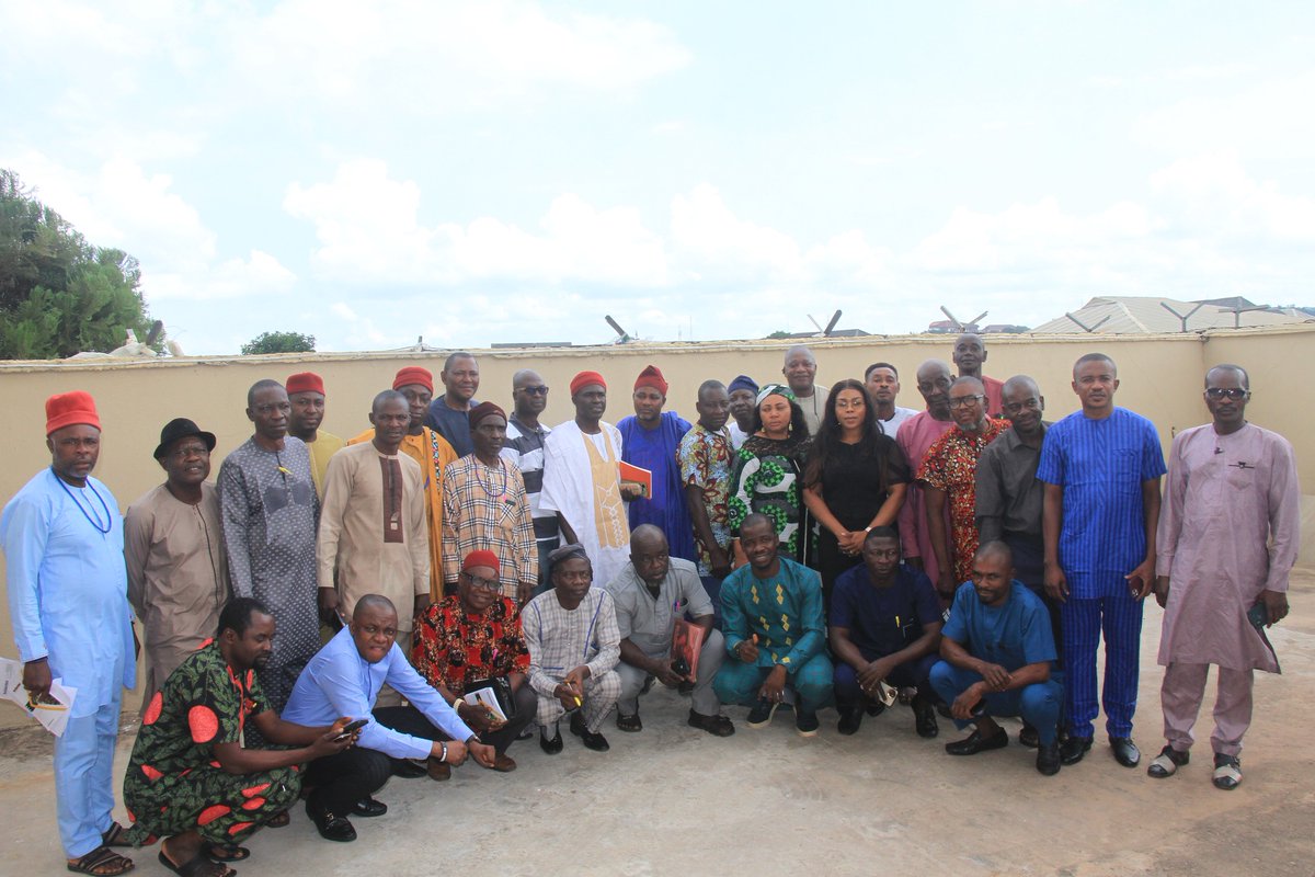 Solidaridad_wa's tweet image. Solidaridad has conducted a training workshop for 31 community leaders, government officials, and community facilitators on deforestation-free oil palm production, under #NISCOPS in Nigeria, equipping participants with knowledge on forestry regulations and more.