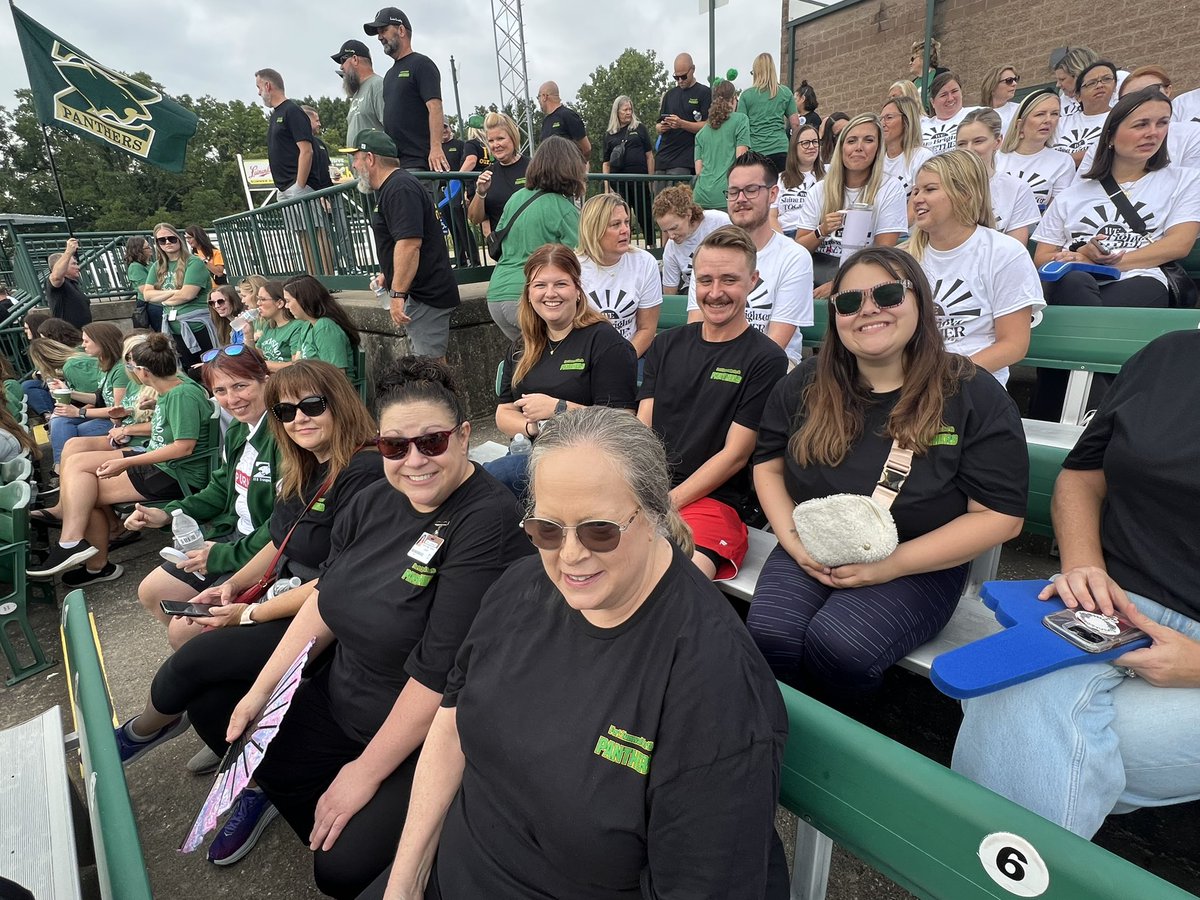 becsieve's tweet photo. North High is representing at the District wide kickoff event! #FZJOY #BuiltontheNorthside https://t.co/XNGAo7F8yj