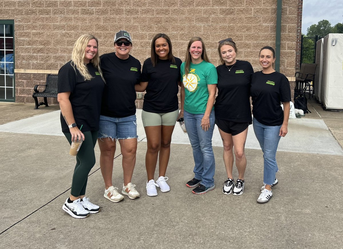 becsieve's tweet photo. Can’t wait to kick off the new school year with my Northside family!#FZJOY l https://t.co/v7c9ELmpjw