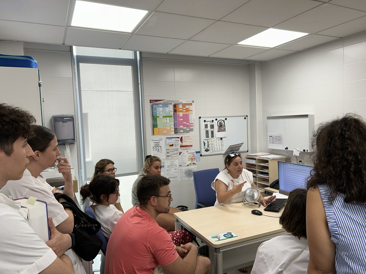 ZoeHerreras's tweet photo. Cada verano en #CAPBorrell sesiones 🔝con MIR y EIR de @UDMAFICclinic
Así acaba este año; ahora vacaciones, que después de muchas cosas muy duras, necesitamos para descansar y recuperar fuerzas, para poder afrontar lo que venga en otoño a la #AtenciónPrimaria
Bon estiu!!!! 🫶🏼 https://t.co/Xac0wKFww3