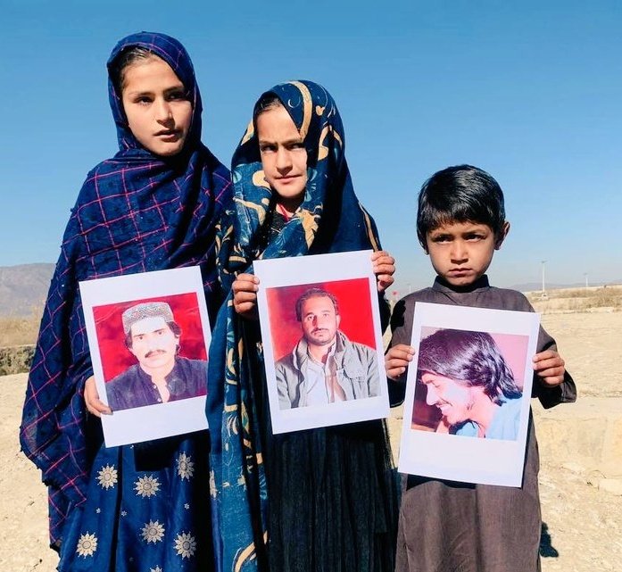 SaveZahidBaloch's tweet photo. راج اسہ نا قابل او باشعور آ بندغ اک امر نا ذندان نا گوچی مسور ۔دا پھل اک دون کرز پاسے ۔ 
#SaveZahidBaloch
#SaveZakirMajeedBaloch
#SaveRashidHussainBaloch https://t.co/3M8LwxkuXz