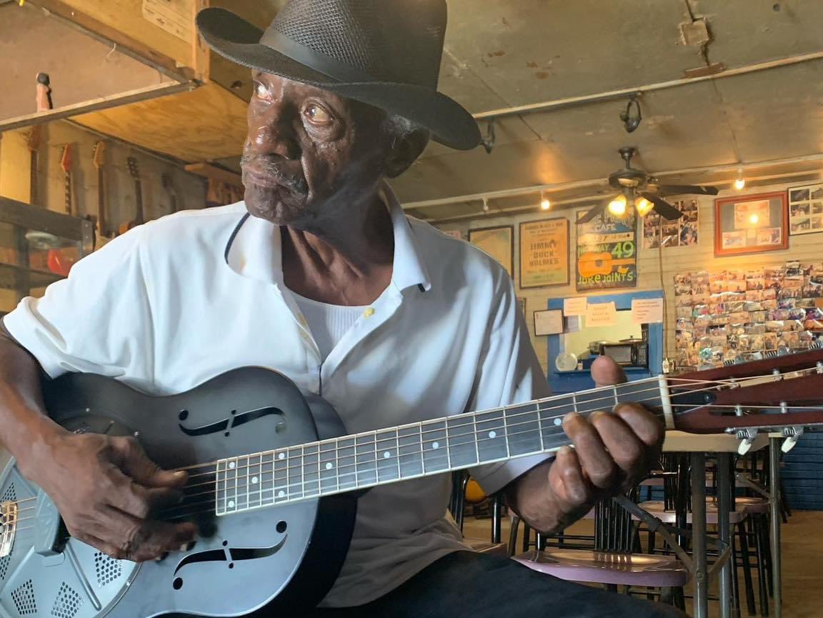 missippilive's tweet photo. Jimmy "Duck" Holmes’ juke joint the Blue Front Cafe is the home of the #BentoniaBlues y’all! Drop by & see him next time you’re heading up Hwy 49 north! (& bring a guitar!!!) https://t.co/rROWGIm48Q
