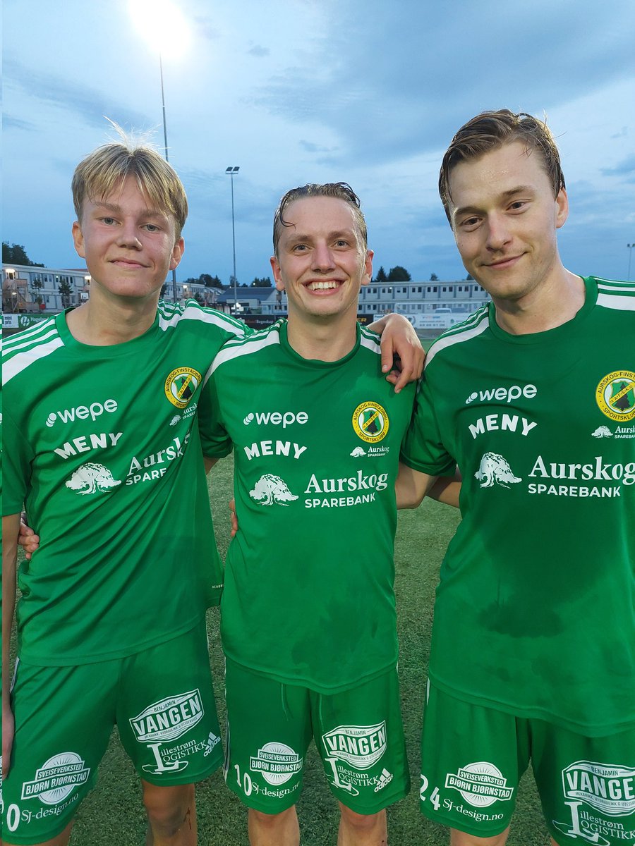 3-0. Seks strake seirer. Tabelltopp. 

Målscorerne mot Gjerdrum: Fra v Marius Fagersand Sletner, Lasse Melby og Martin Gadderud Holth.